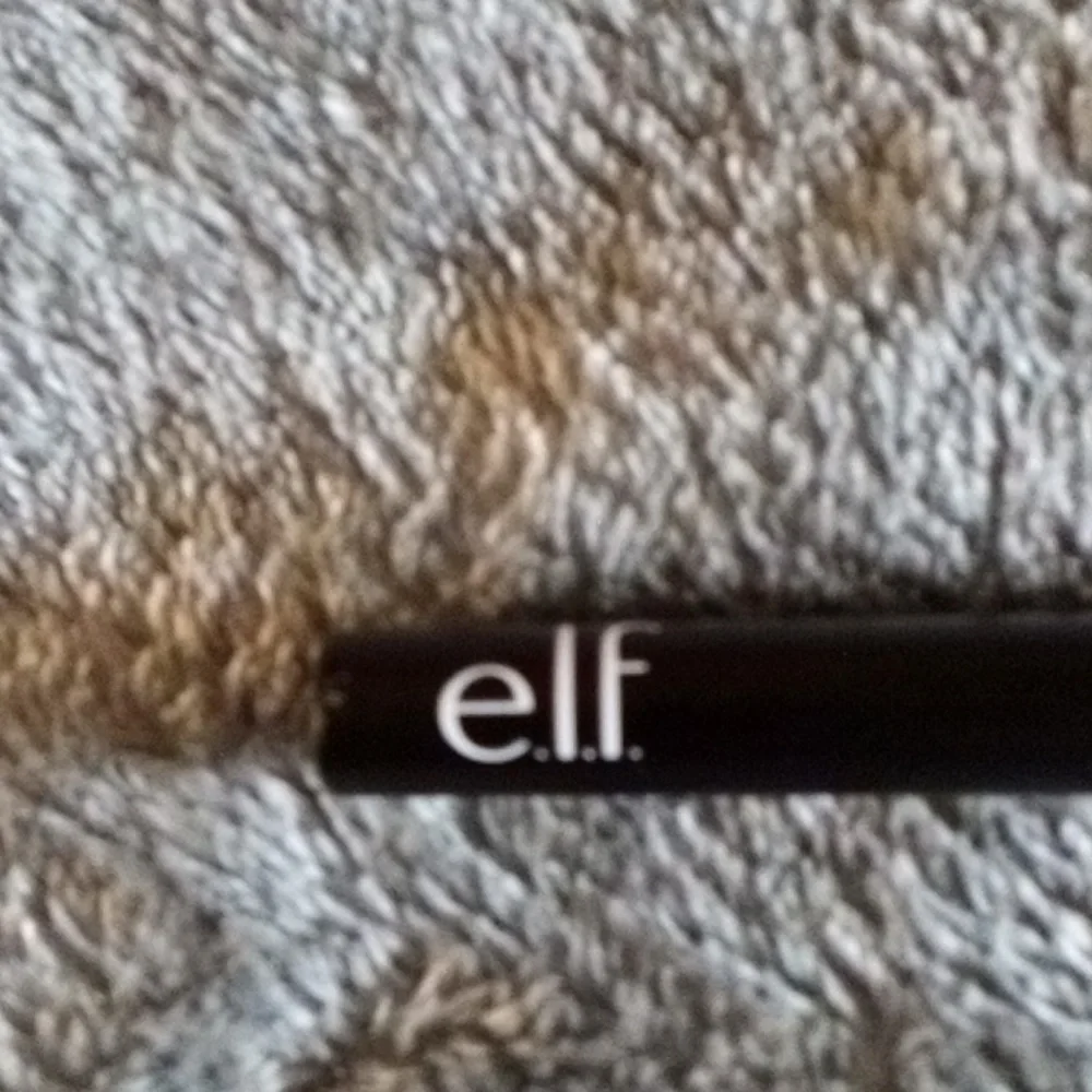 ELF NO BUDGE RETRACTABLE CHARCOAL EYELINER
